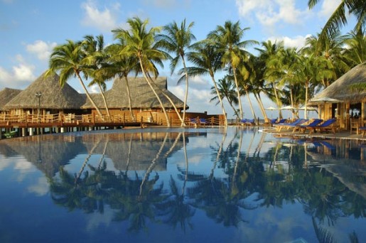 Pool Bar at Vilu Reef Resort